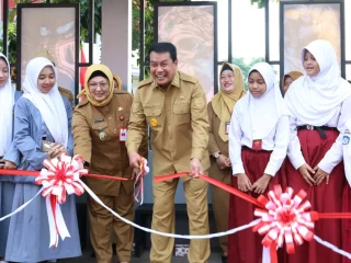 Bupati Maesyal Rasyid dan Wabup Intan Nurul Hikmah Resmikan Halte Bus Sekolah Gratis