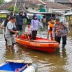 Polres Metro Tangerang Kota Siagakan Perahu Karet, Evakuasi Warga Terdampak Banjir di Jatiuwung