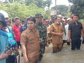 Dandim 0510/Tigaraksa Bersama Forkopimda Tinjau Banjir di Kronjo
