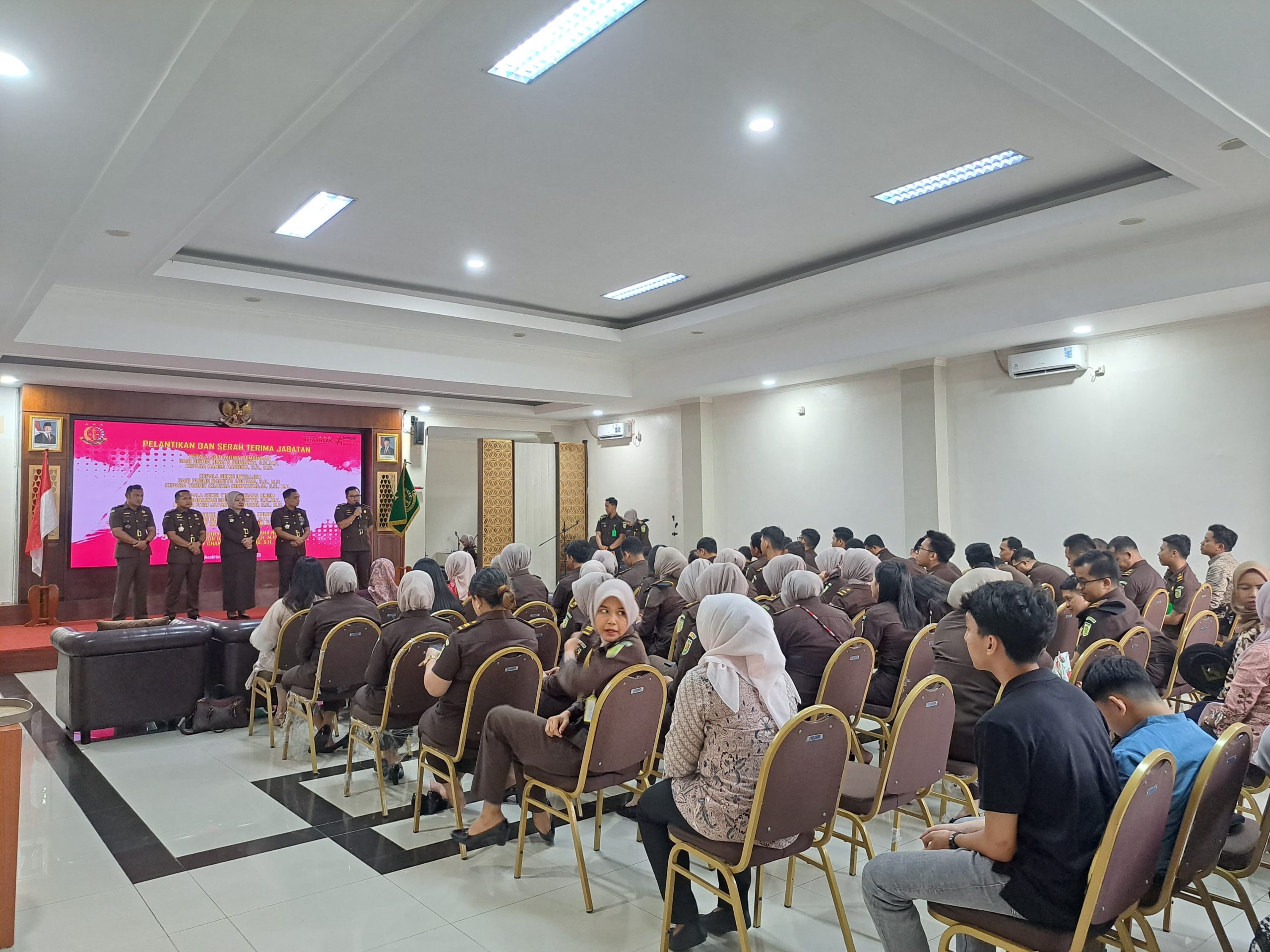 Kajari Lebak Lantik Lima Pejabat Baru, Tekankan Profesionalisme dan Penguatan Penegakan Hukum