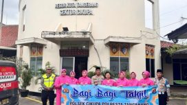 Aksi sosial kepolisian bersama Bhayangkari Ranting Cikupa hadirkan kepedulian di tengah arus lalu lintas sore hari