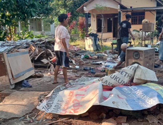
 Rumah Roboh di Desa Kemiri Tangerang Jelang Lebaran, Tidak Ada Korban Jiwa