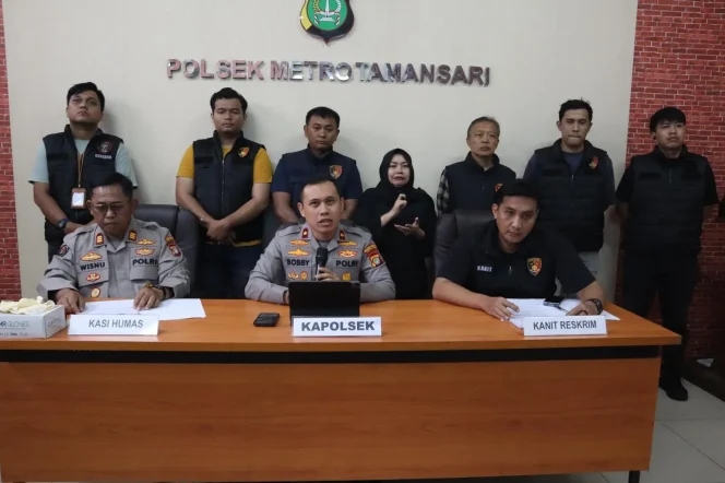 
 Polsek Metro Tamansari Ungkap Aksi Tawuran Berawal dari Media Sosial, Libatkan Senjata Tajam dan Miras