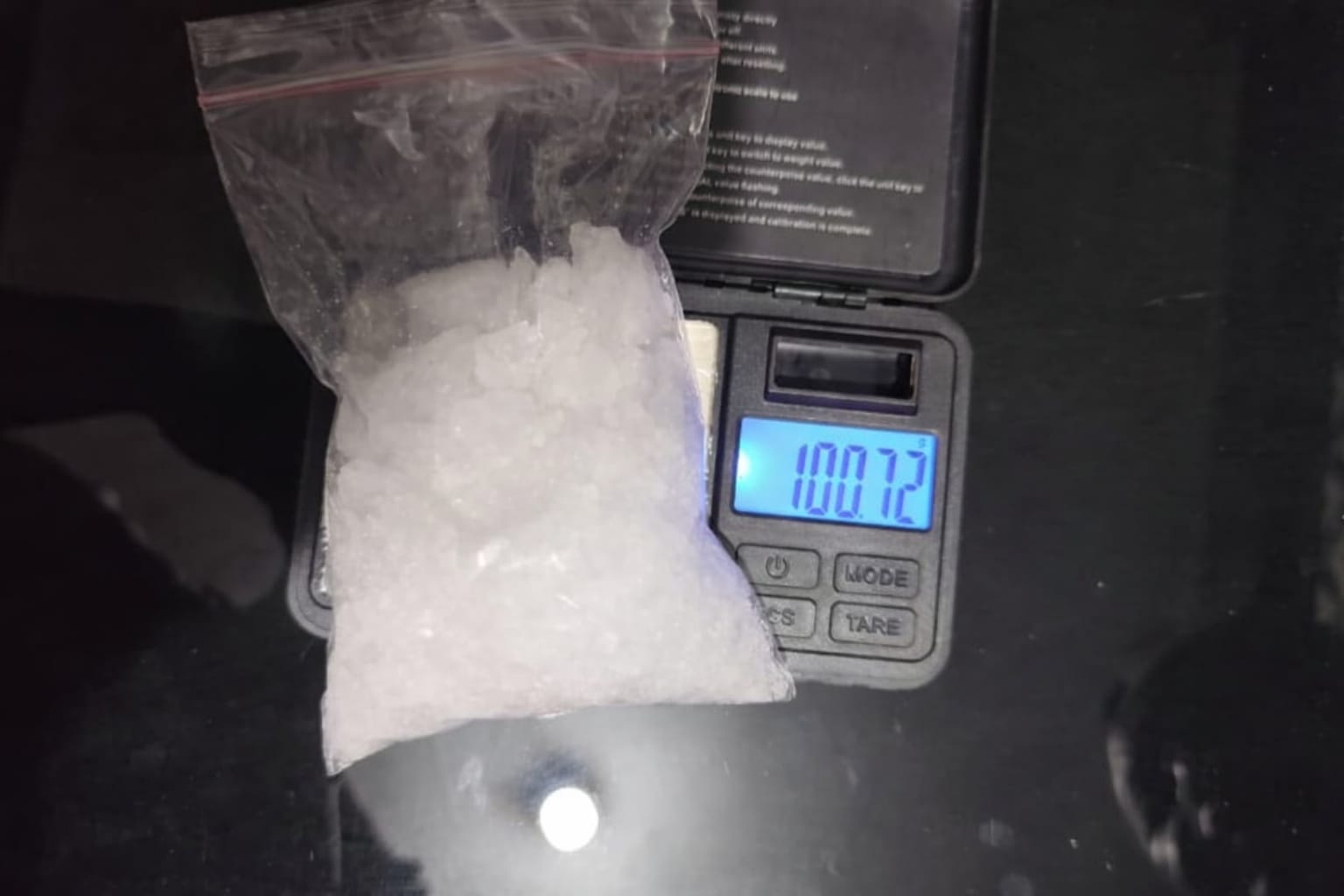 Polisi tangkap satu pelaku di Karang Tengah, satu lainnya buron; barang bukti sabu lebih dari 100 gram disita