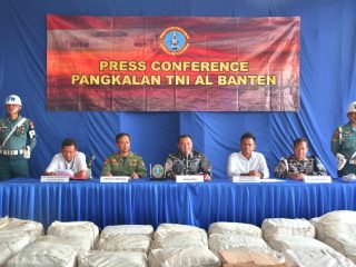 Patroli TNI AL Temukan 26 Kardus Sisik Trenggiling di Kapal Asing, Diduga Terkait Jaringan Perdagangan Satwa Dilindungi Internasional