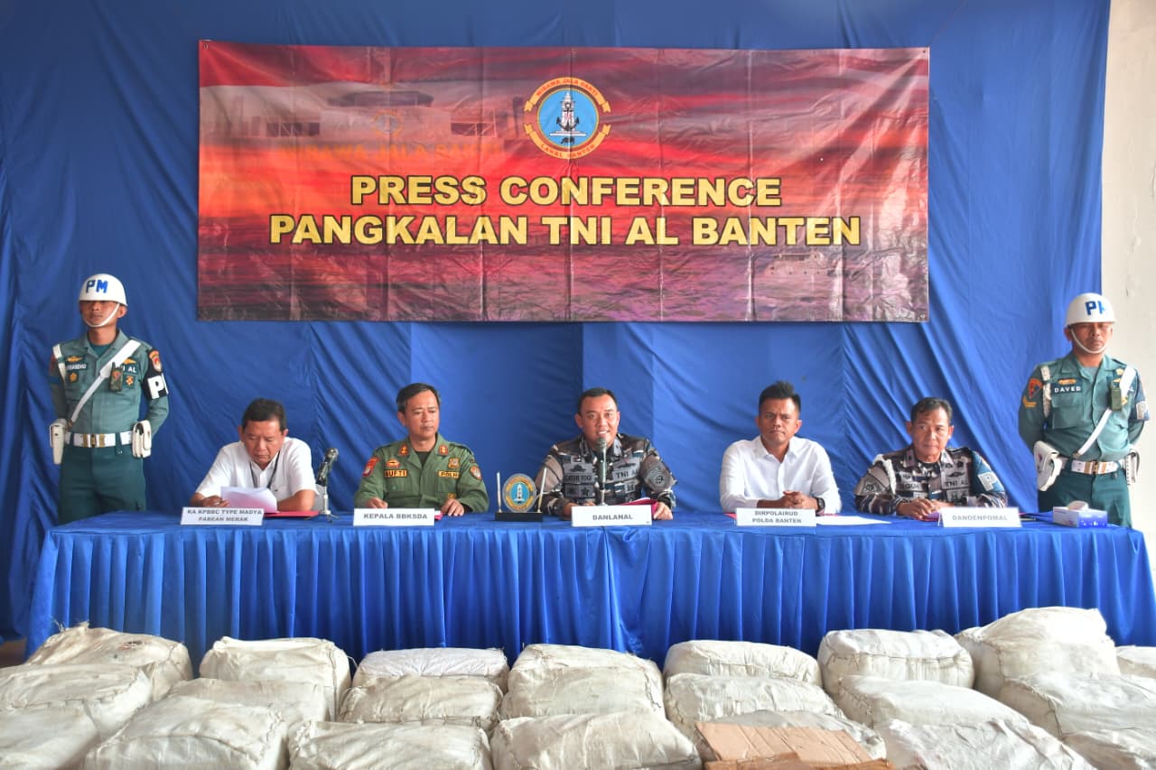 Lanal Banten Gagalkan Penyelundupan 780 Kg Sisik Trenggiling di Perairan Merak