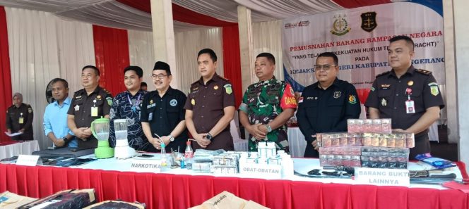 
 Pemusnahan barang bukti oleh Kejaksaan Negeri Kabupaten Tangerang sebagai komitmen penegakan hukum dan pencegahan penyalahgunaan
