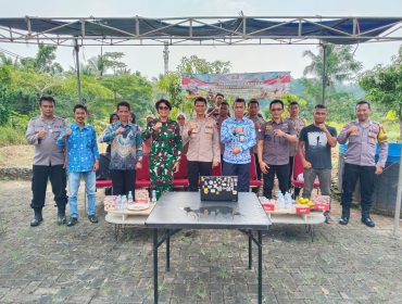 Aksi penghijauan serentak di samping Mako Sub Sektor Tunjung Teja, Selasa 22 April 2026