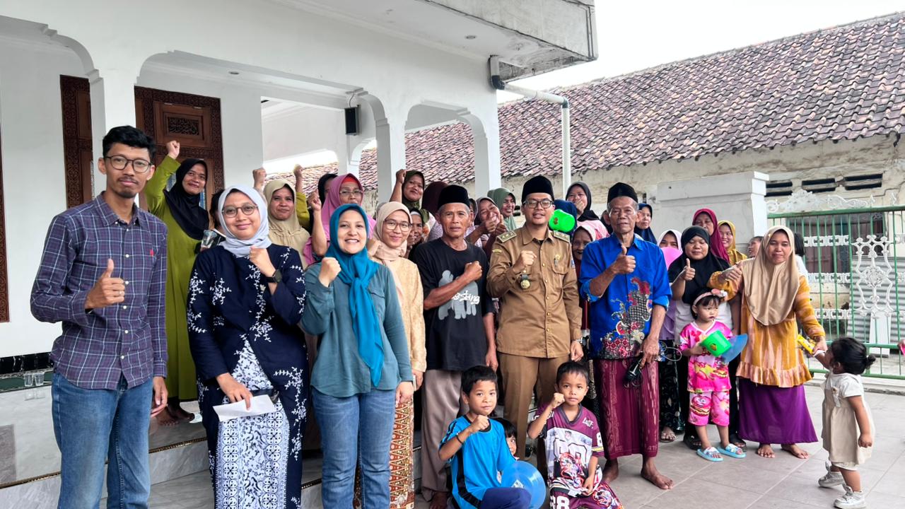 Antusiasme masyarakat terhadap kehadiran program bank sampah di desanya.