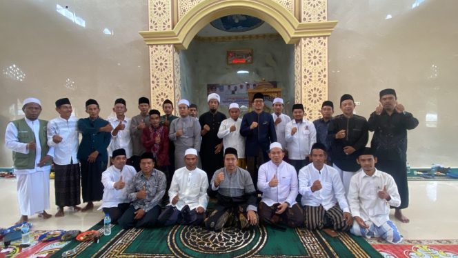 
 Kegiatan keagamaan di Masjid Jami’ Al Ikhlas jadi momentum mempererat ukhuwah Islamiyah masyarakat Sindangheula