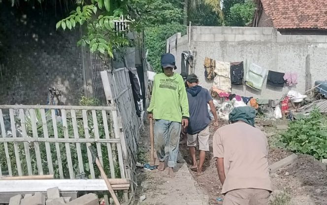 
 Pekerjaan SPAL di Pakuhaji Jadi Sorotan, Pemasangan Tanpa Alas Pasir