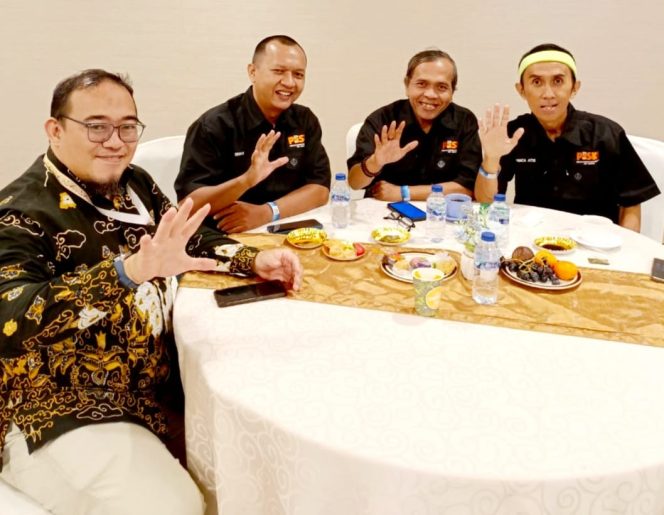 
 Di bawah kepemimpinan Mucle Katulistiwa, komedi diposisikan sebagai energi sosial untuk ibu kota modern