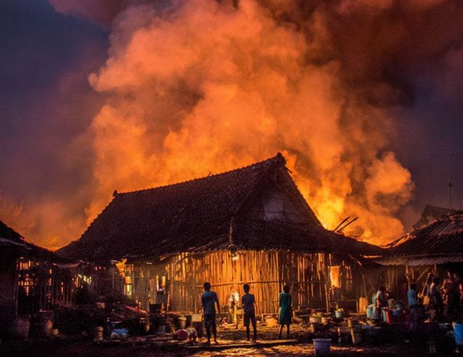 
 Insiden dini hari di Kampung Pembuaran, Desa Medong, tidak menimbulkan korban jiwa namun menyebabkan kerugian besar