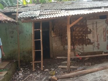 Kisah Kemiskinan di Desa Sindangsari: Harap Bantuan Bedah Rumah dan Akses Pendidikan untuk Cucu