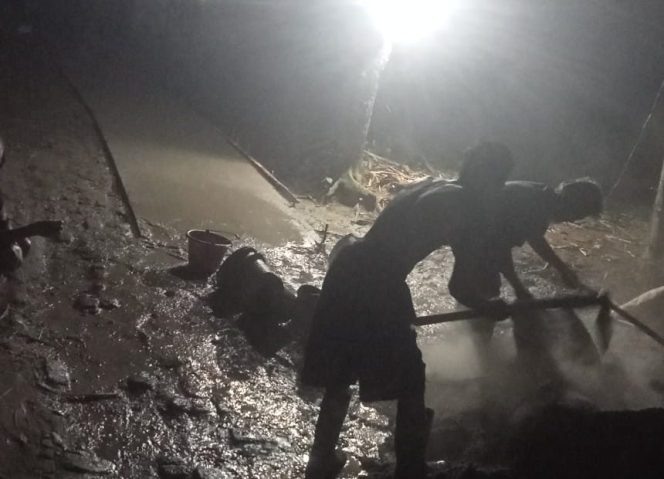
 Gotong Royong Warga RT 12/01 Kecamatan Petir Jadi Simbol Kekecewaan terhadap Minimnya Perhatian Pemerintah