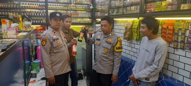 
 Operasi Pekat Polsek Cikeusal Respon Keluhan Warga Terkait Peredaran Miras