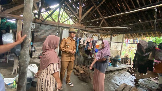 
 Pemerintah Desa Sindangheula Bergerak Cepat Tinjau Rumah Warga Kampung Benoa Kidul yang Rusak dan Tidak Layak Huni