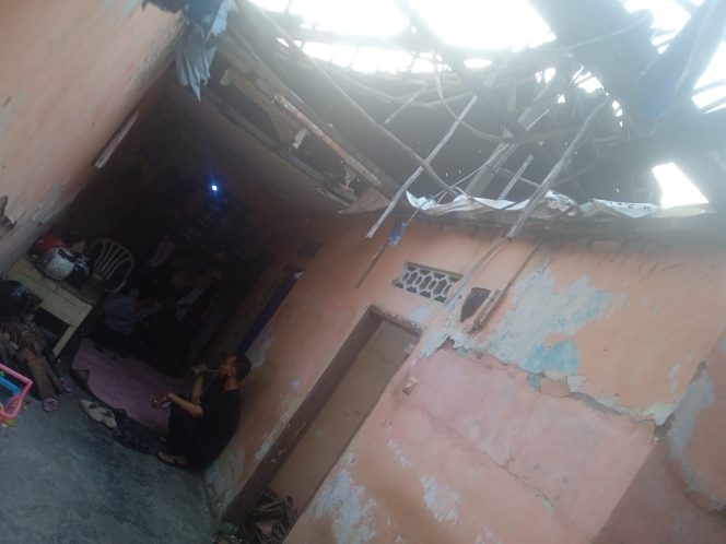 
 Keluarga di Kampung Domba, Kelurahan Lopang, Bertahan di Hunian Tidak Layak Selama Setahun Tanpa Bantuan Perbaikan