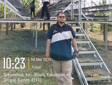 Sekretaris Kecamatan (Sekcam) Petir, Mochamad Yagi Susilo, SH, M.Si saat turun langsung meninjau lokasi kandang ayam petelur milik BUMDes Bintang Sejahtera Desa Seuat Jaya, Kecamatan Petir, Kabupaten Serang, Jumat (8/5/2026). Kunjungan dilakukan sebagai tindak lanjut atas laporan terkait belum beroperasinya program ketahanan pangan desa tersebut.