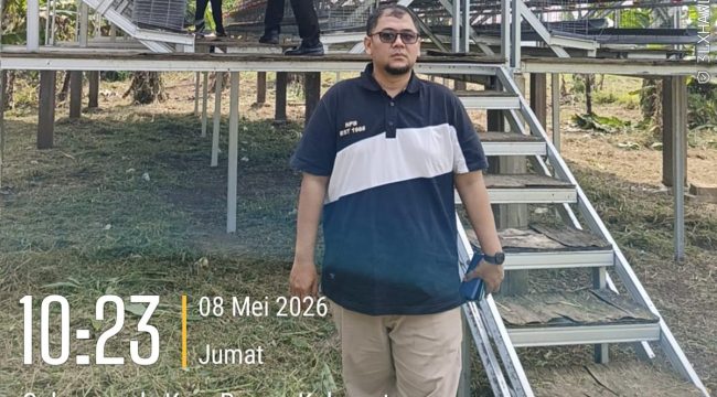 Sekretaris Kecamatan (Sekcam) Petir, Mochamad Yagi Susilo, SH, M.Si saat turun langsung meninjau lokasi kandang ayam petelur milik BUMDes Bintang Sejahtera Desa Seuat Jaya, Kecamatan Petir, Kabupaten Serang, Jumat (8/5/2026). Kunjungan dilakukan sebagai tindak lanjut atas laporan terkait belum beroperasinya program ketahanan pangan desa tersebut.