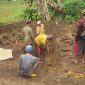 Jalan Menuju Curug Banteng Rusak Parah, Warga Desa Bojongsari Sukabumi Lakukan Perbaikan Swadaya