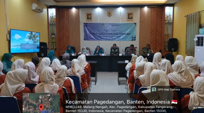 Rapat kerja di Aula Desa Karang Tengah dihadiri Bhabinsa, Bhabinkamtibmas, bidan desa, pengurus PKK, hingga kader posyandu se-Desa Karang Tengah