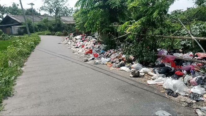 
 Sampah Liar di Lebak Wangi Kian Menggunung, Ganggu Kenyamanan Pengguna Jalan