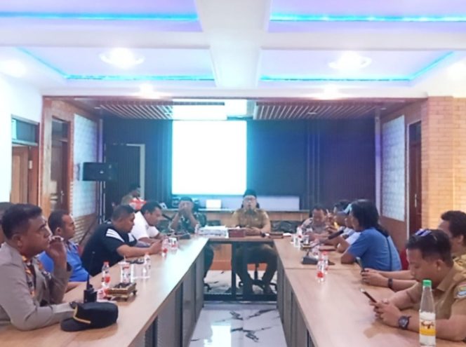 
 Unjuk Rasa yang Direncanakan di Kantor Desa Kedaung Barat Tidak Terlaksana, Aparat Tetap Siaga di Lokasi