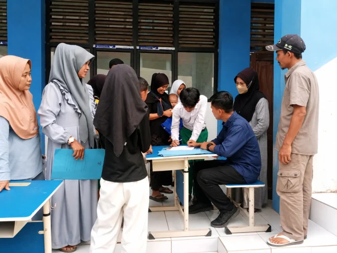 
 Pendataan dan Verifikasi data Oleh Panitia SPMB SMPN 3 Sepatan Timur