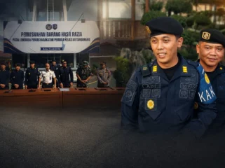 Petugas Lapas Pemuda Kelas II Tangerang menunjukkan hasil razia dan pemusnahan barang bukti hasil sidak periode Januari–Juli 2026. Foto: Yan/Gmanews.id