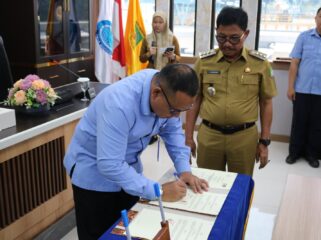 Wali Kota Tangerang, Sachrudin, menyaksikan penandatanganan kerja sama antara Perumda Tirta Benteng dan LST FMIPA Universitas Indonesia (UI) di Neglasari, Senin (13/7/2026).