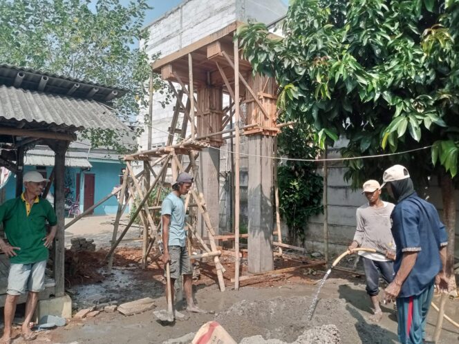 Pekerja proyek SAB di Kampung Pondok Cikurus RT 07/02 Desa Mekarsari Rajeg, Jumat 31-07-2026