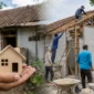 Gambar hanya ilustrasi : Bantuan bedah rumah tidak layak huni