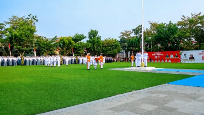Nampak Dalam foto, Detik detik Penurunan Bendera Merah Putih oleh tim Paskibra 