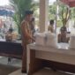 Kades Sangiang Saat Berikan Arahan Ke Warga Agar Menjaga Ketertiban