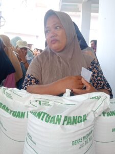 Sebanyak 3 karung beras @10 Kg diterima per/KK