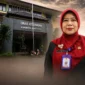 Kalau yang dimaksud keterangan gambar sesuai visual foto, lebih tepat: Keterangan Foto: Gedung Dinas Kesehatan Kabupaten Tangerang dan Sekretaris Dinkes Kabupaten Tangerang, dr. Sri Indriani, M.K.M. (Editor : Muhayar Redaktur Gmanews.id)