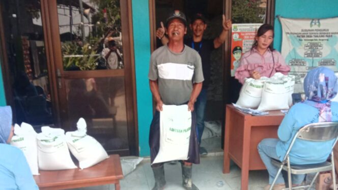 Penyaluran Bantuan Sosial Beras di Desa Tanjung Pasir Kecamatan Teluknaga 