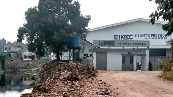 Nampak dari depan Bangunan Pabrik PT Intec Persada di Kawasan Industri Batik, Desa Karet, Sepatan 