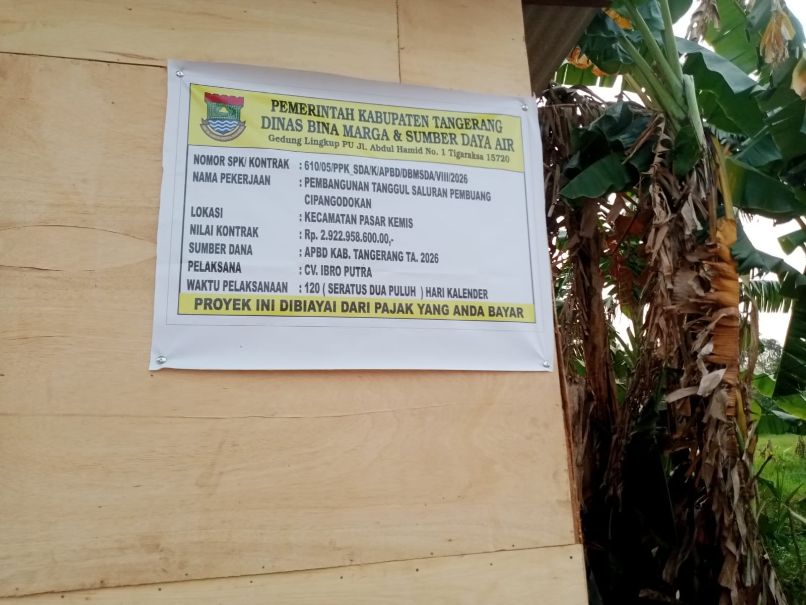 Papan Informasi Proyek pembangunan Tanggul Saluran Pembuang Cipangodokan 