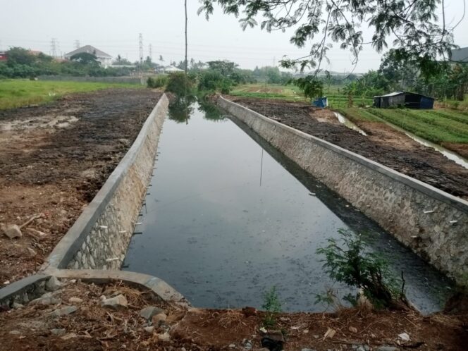 Pembangunan Tanggul Saluran Pembuang Cipangodokan, Kecamatan Pasar Kemis